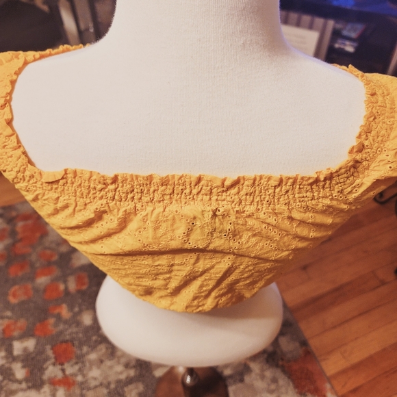 Divided H & M Halter off the Shoulder Top - Picture 3 of 7